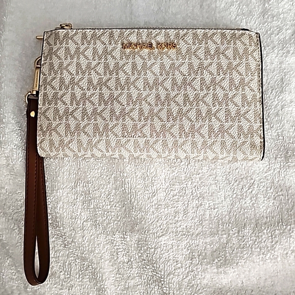 Michael Kores Jet set travel - Picture 2 of 8